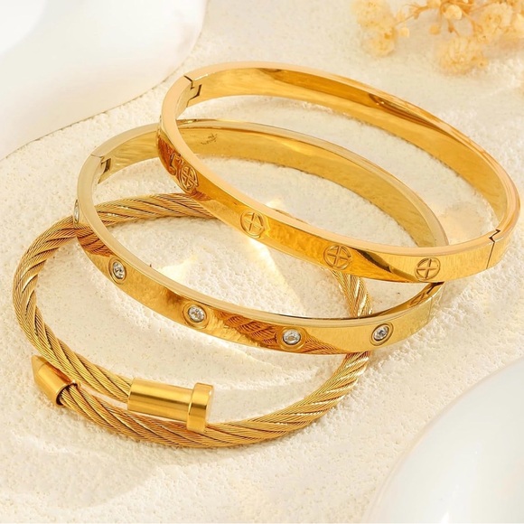 Luxe Love Gold Bracelet Stack Set - Picture 3 of 3